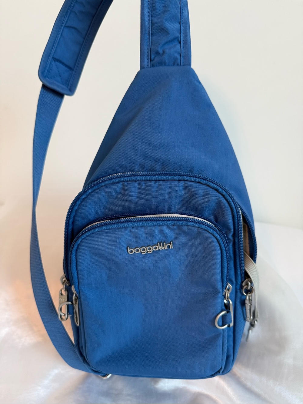 Baggallini Blue Crossbody Sling Bag